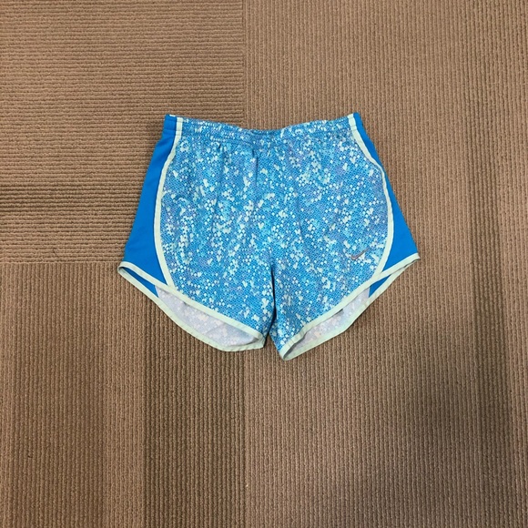 Girls size L Nike shorts - Picture 1 of 3